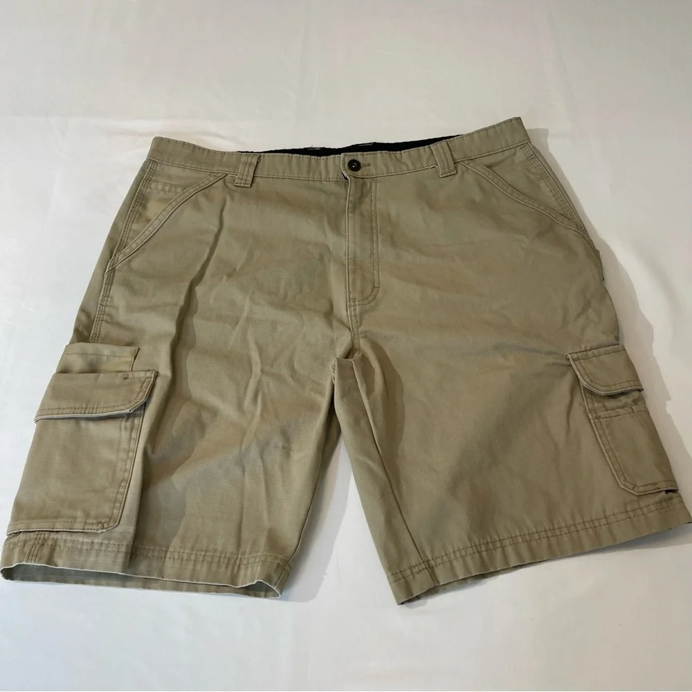 DICKIES MENS CARGO SHORTS, SIZE 38, VERY GOOD PREOWNED CONDITION